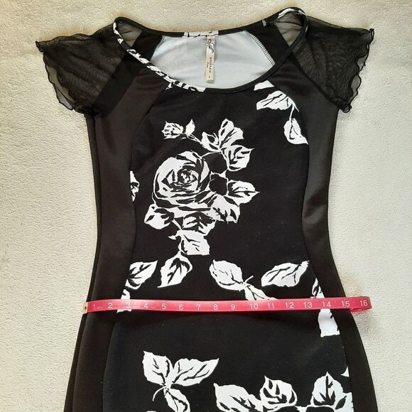 Andrea Missy Floral Dress Size S - Picture 4 of 8